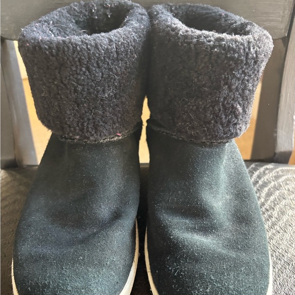 UGG Booties! - Picture 3 of 4